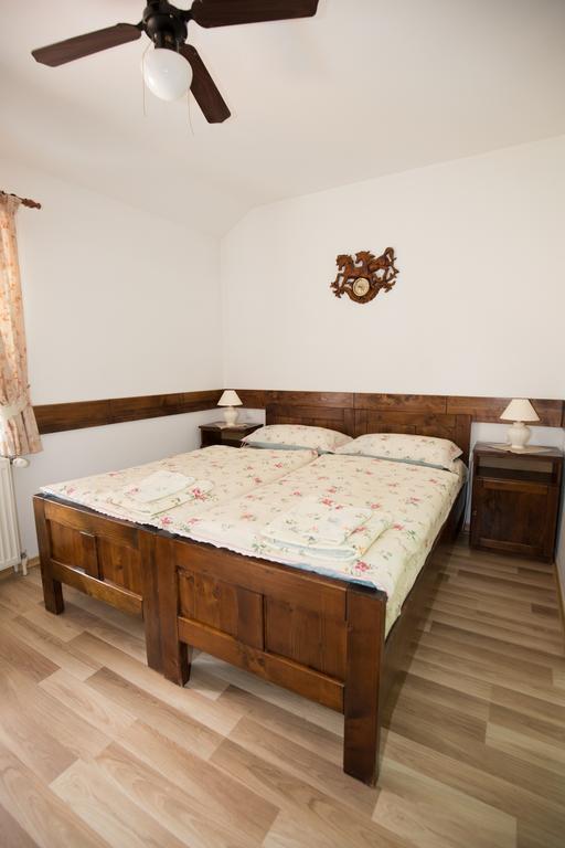 Penzion Gazdovsky Hostinec Topoľčianky Kültér fotó