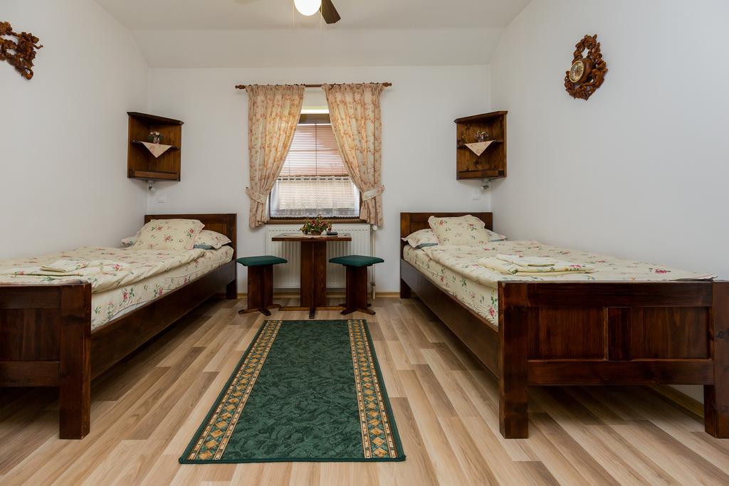 Penzion Gazdovsky Hostinec Topoľčianky Kültér fotó